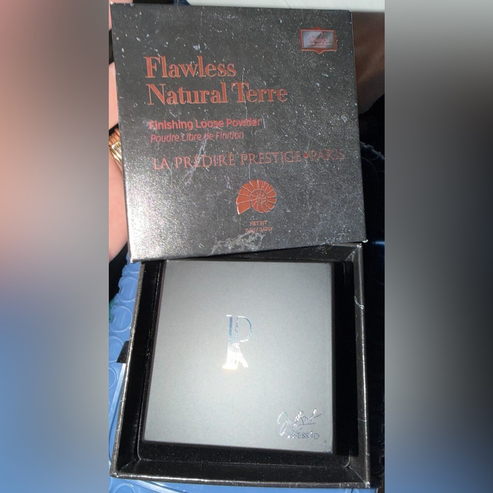La Prédire Prestige Finishing Loose Powder - Natural Terre. New & sealed